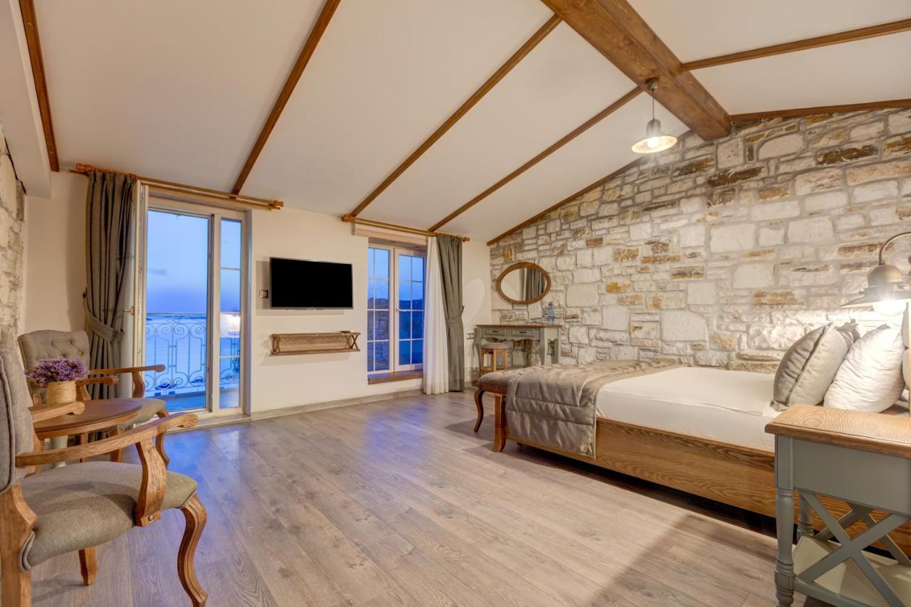 Navalia Hotel Foca Εξωτερικό φωτογραφία