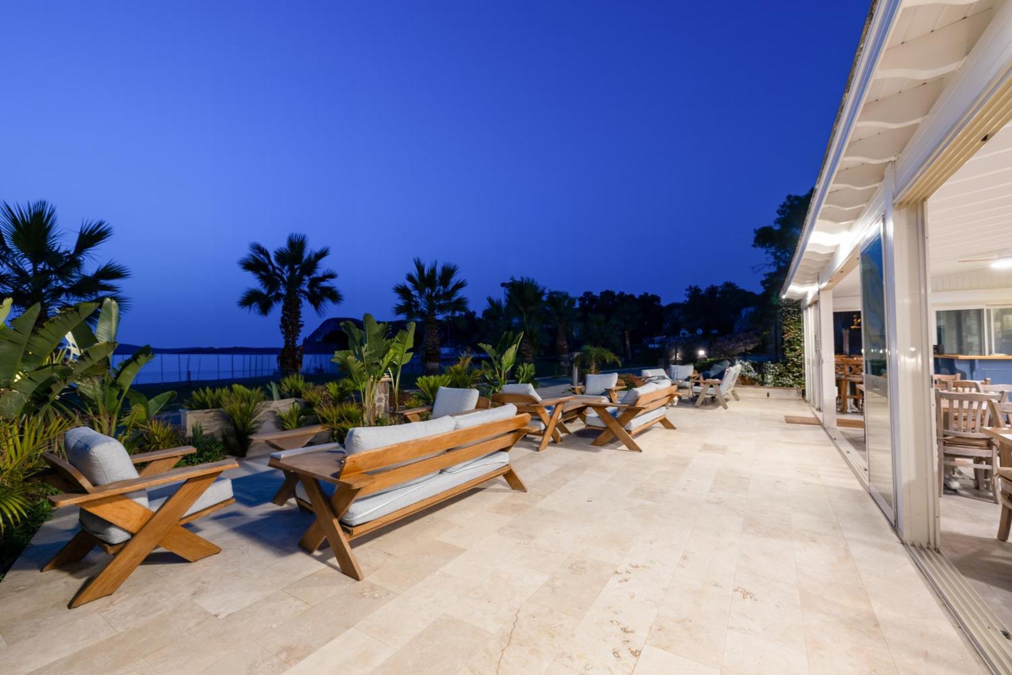Navalia Hotel Foca Εξωτερικό φωτογραφία