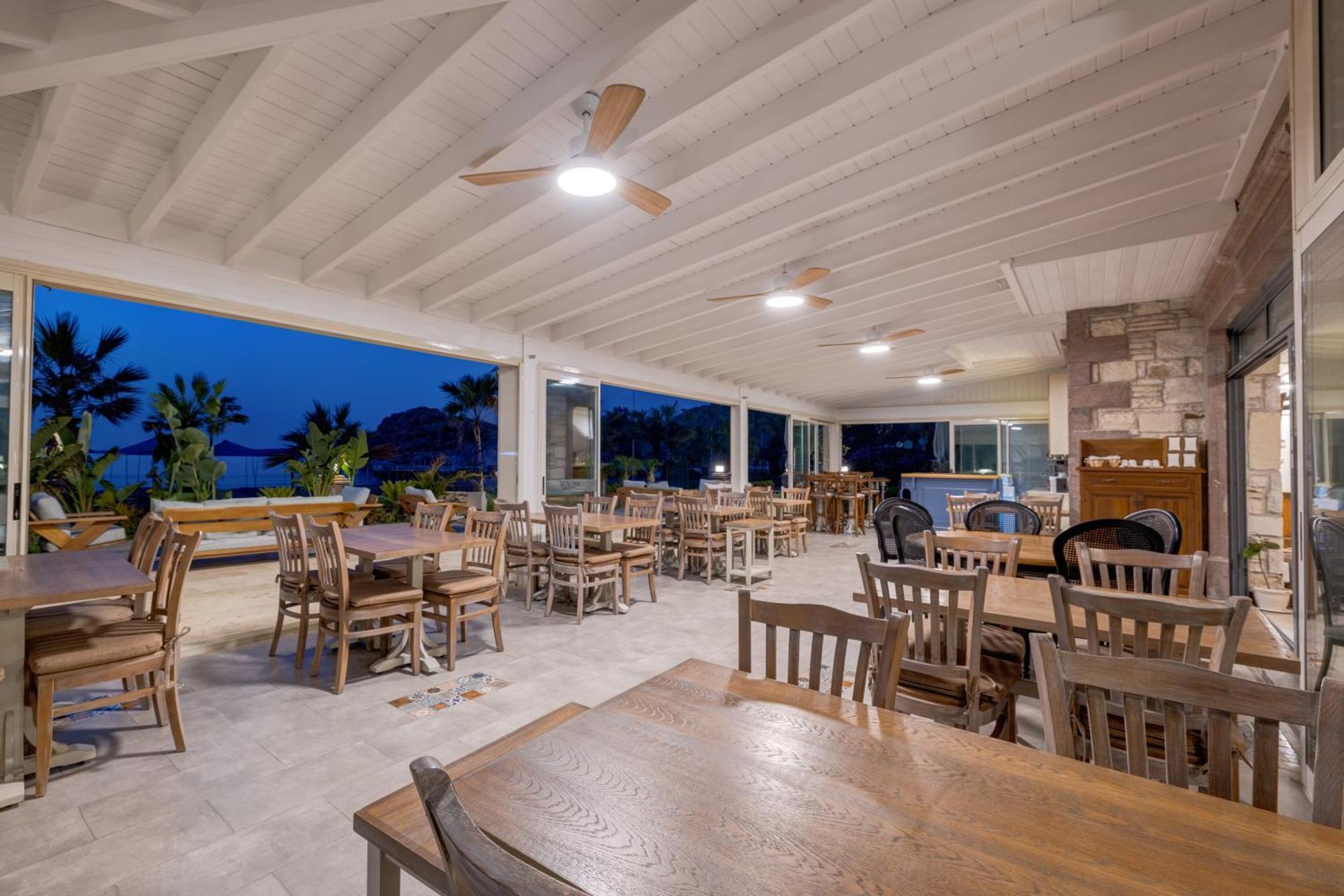 Navalia Hotel Foca Εξωτερικό φωτογραφία