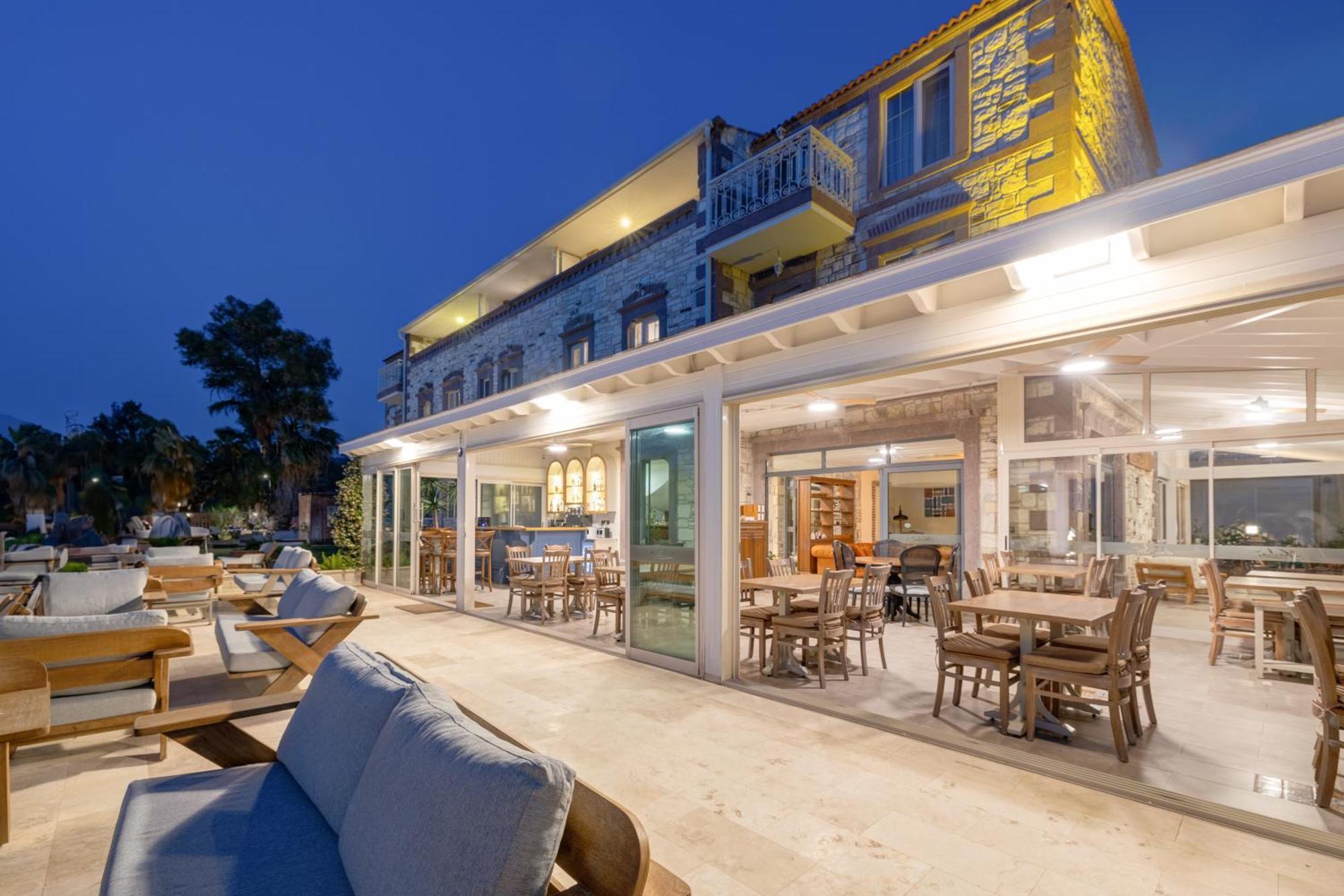 Navalia Hotel Foca Εξωτερικό φωτογραφία