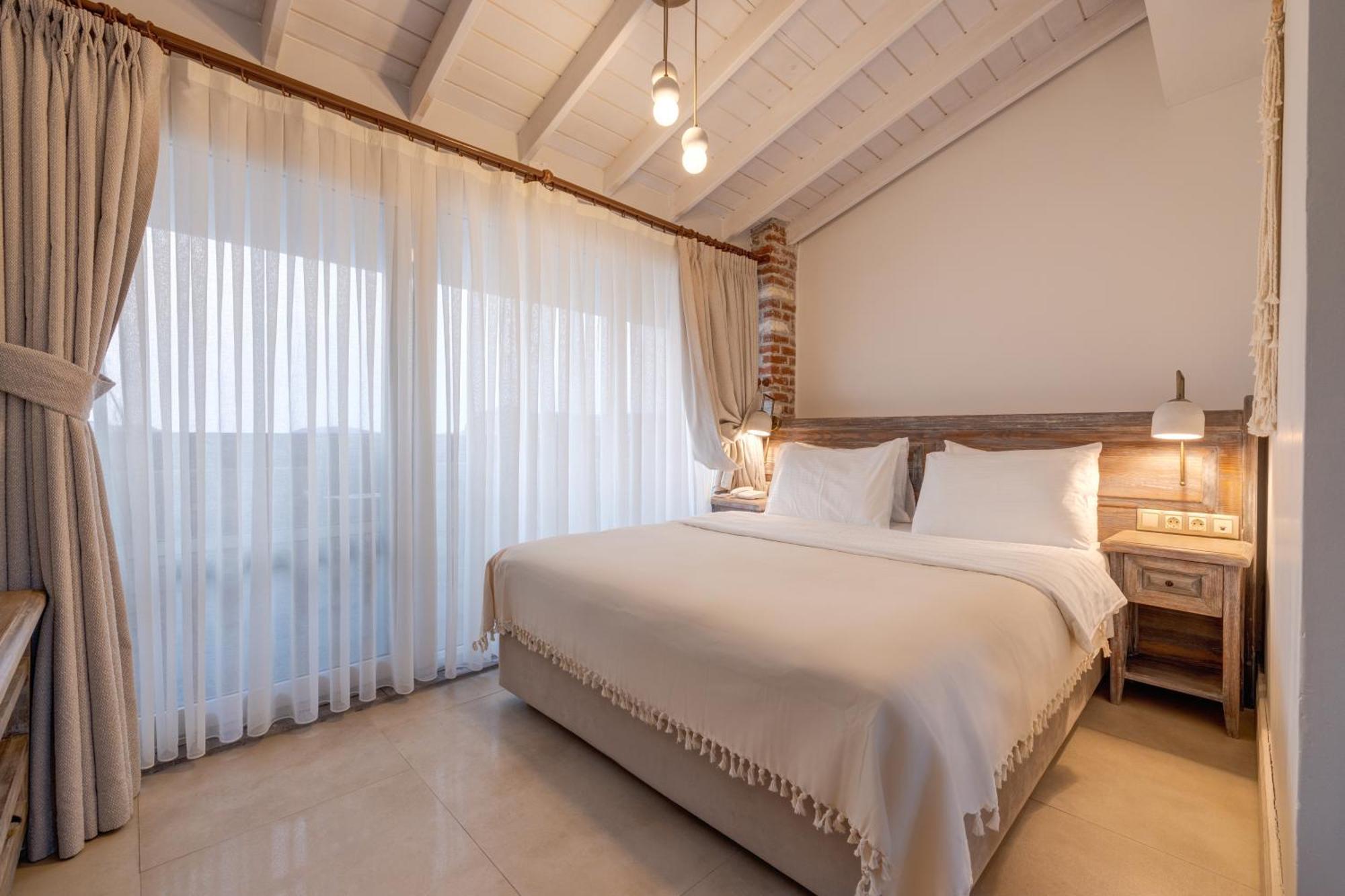 Navalia Hotel Foca Εξωτερικό φωτογραφία