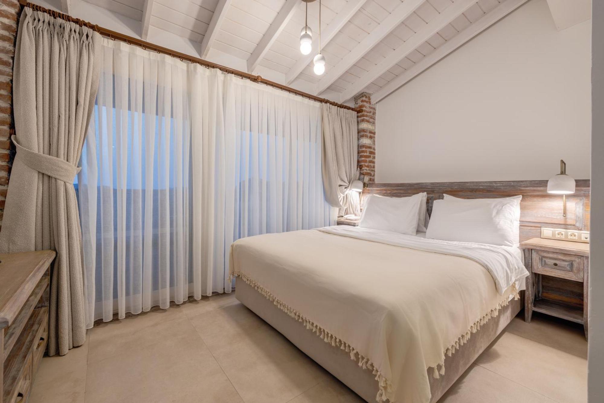 Navalia Hotel Foca Εξωτερικό φωτογραφία