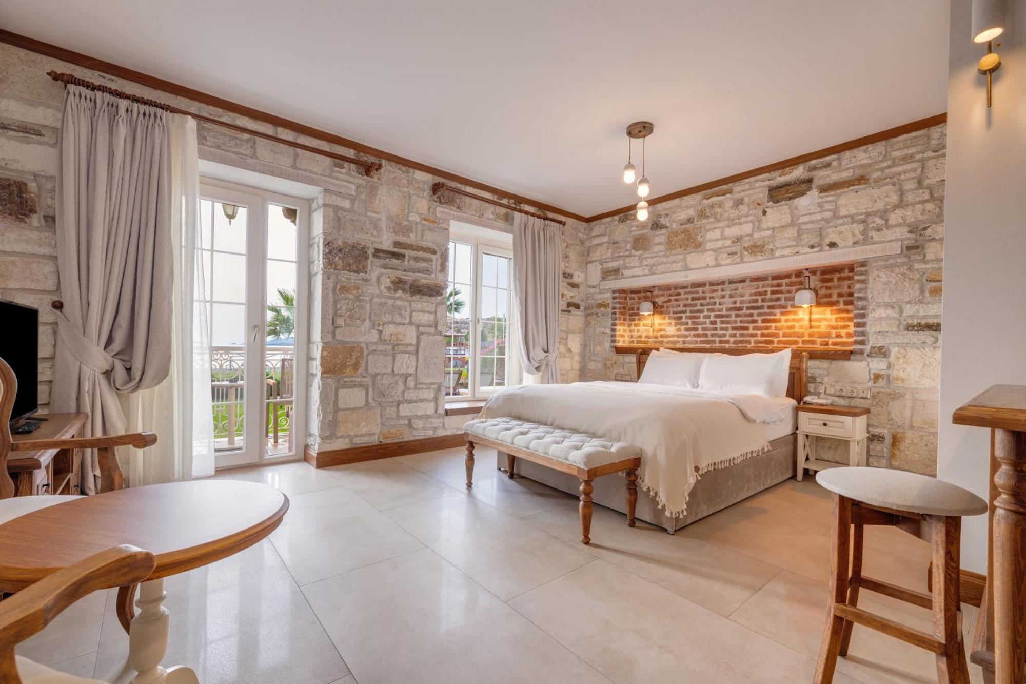 Navalia Hotel Foca Εξωτερικό φωτογραφία