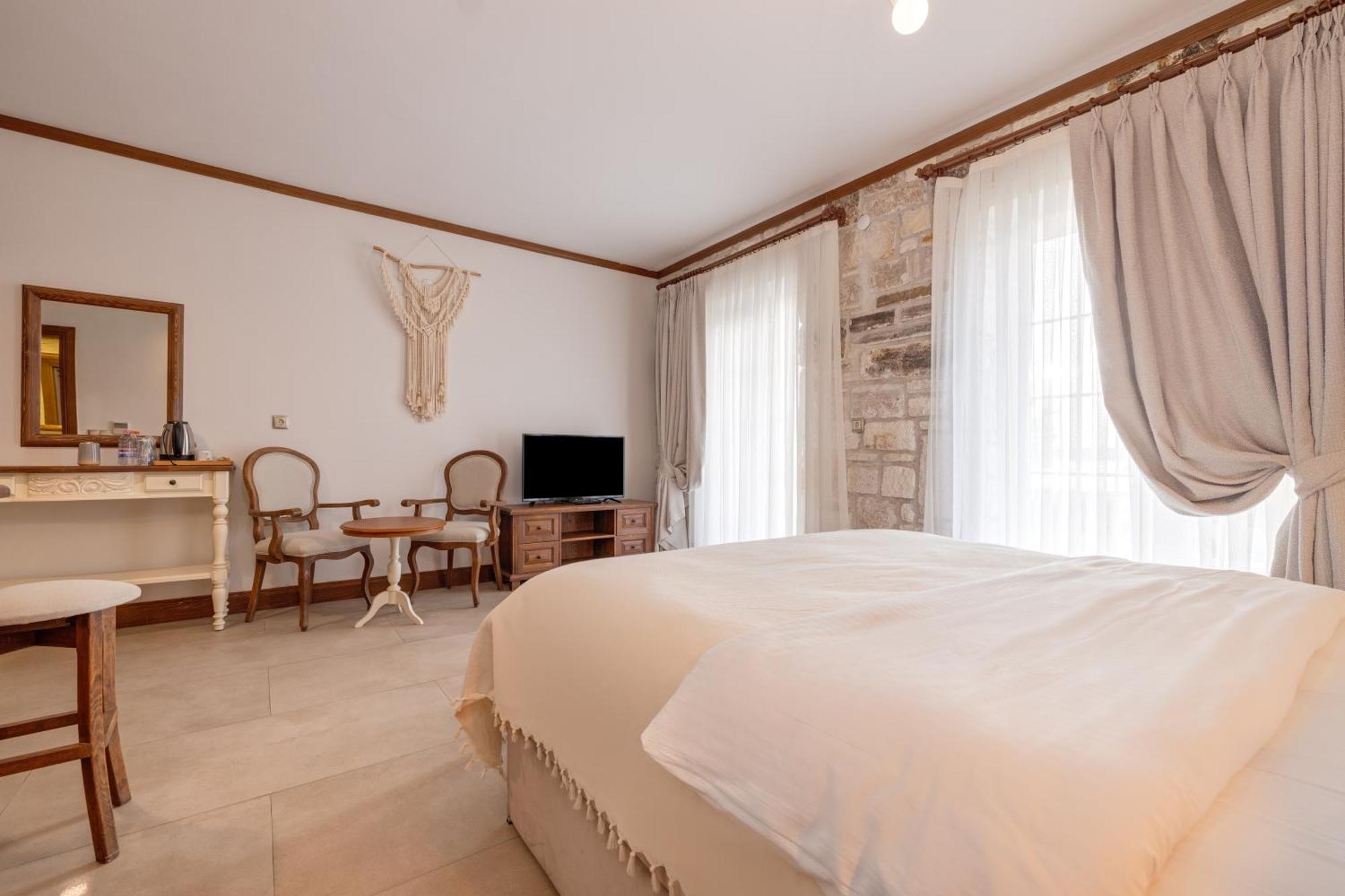 Navalia Hotel Foca Εξωτερικό φωτογραφία