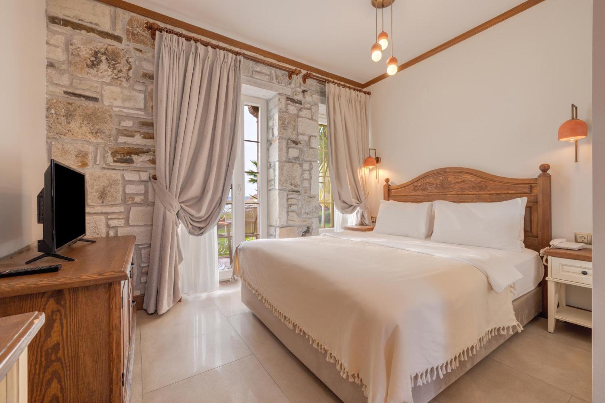 Navalia Hotel Foca Εξωτερικό φωτογραφία