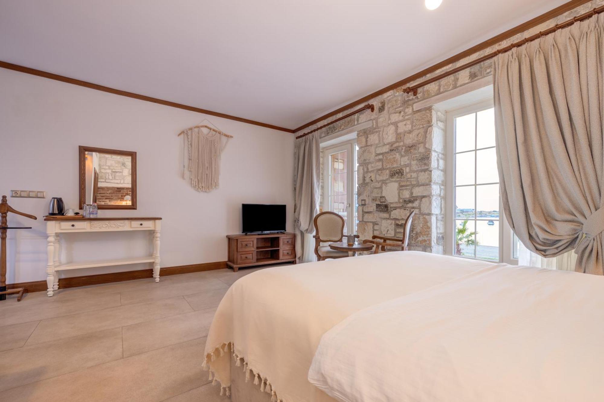 Navalia Hotel Foca Εξωτερικό φωτογραφία