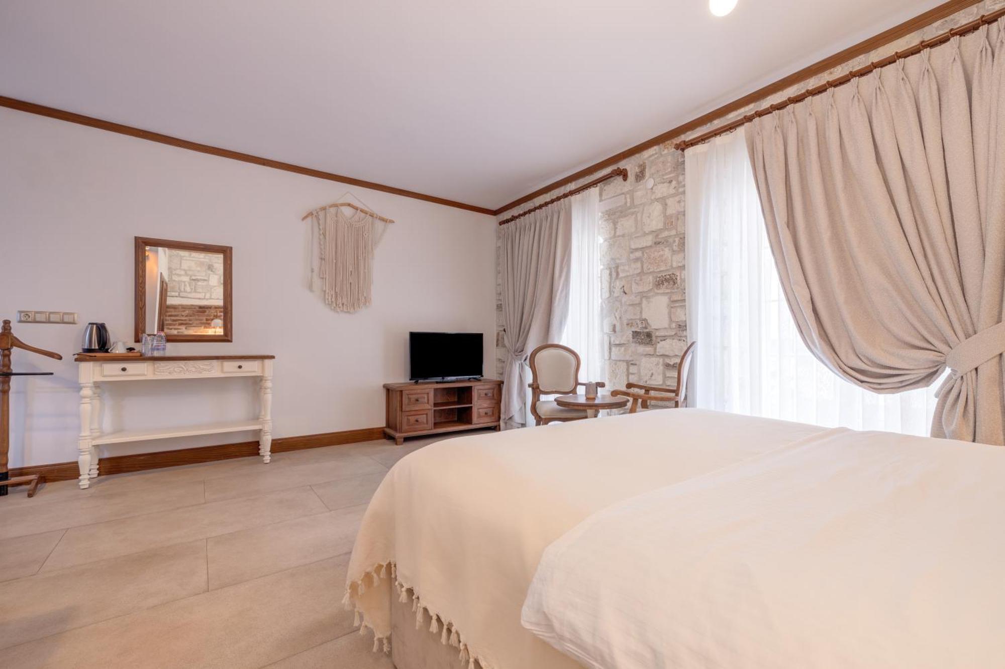 Navalia Hotel Foca Εξωτερικό φωτογραφία
